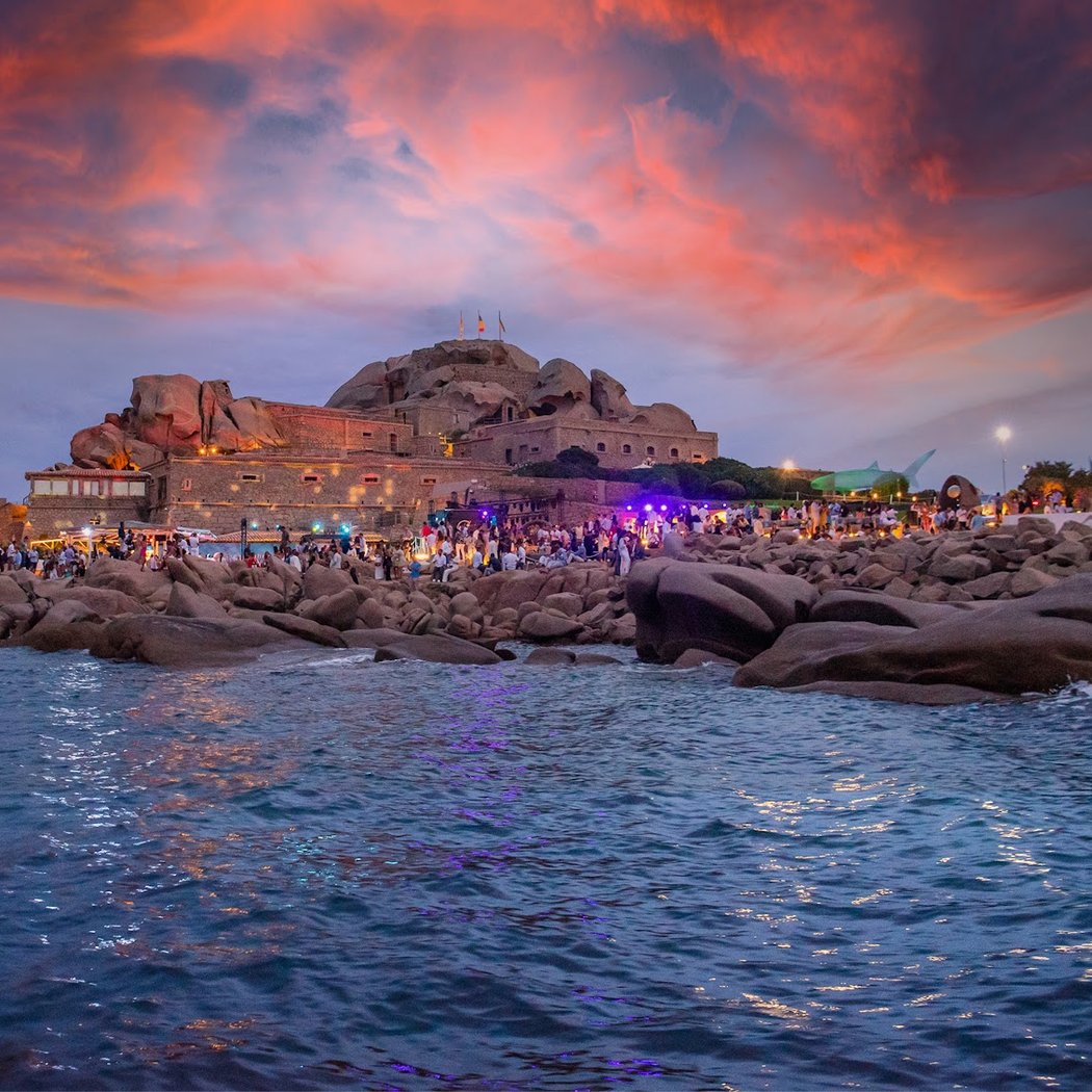 Phi Beach 1