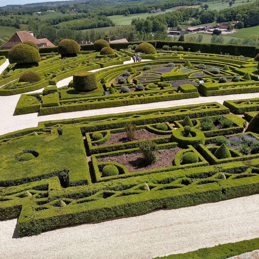 Château de Jumilhac and gardens 5
