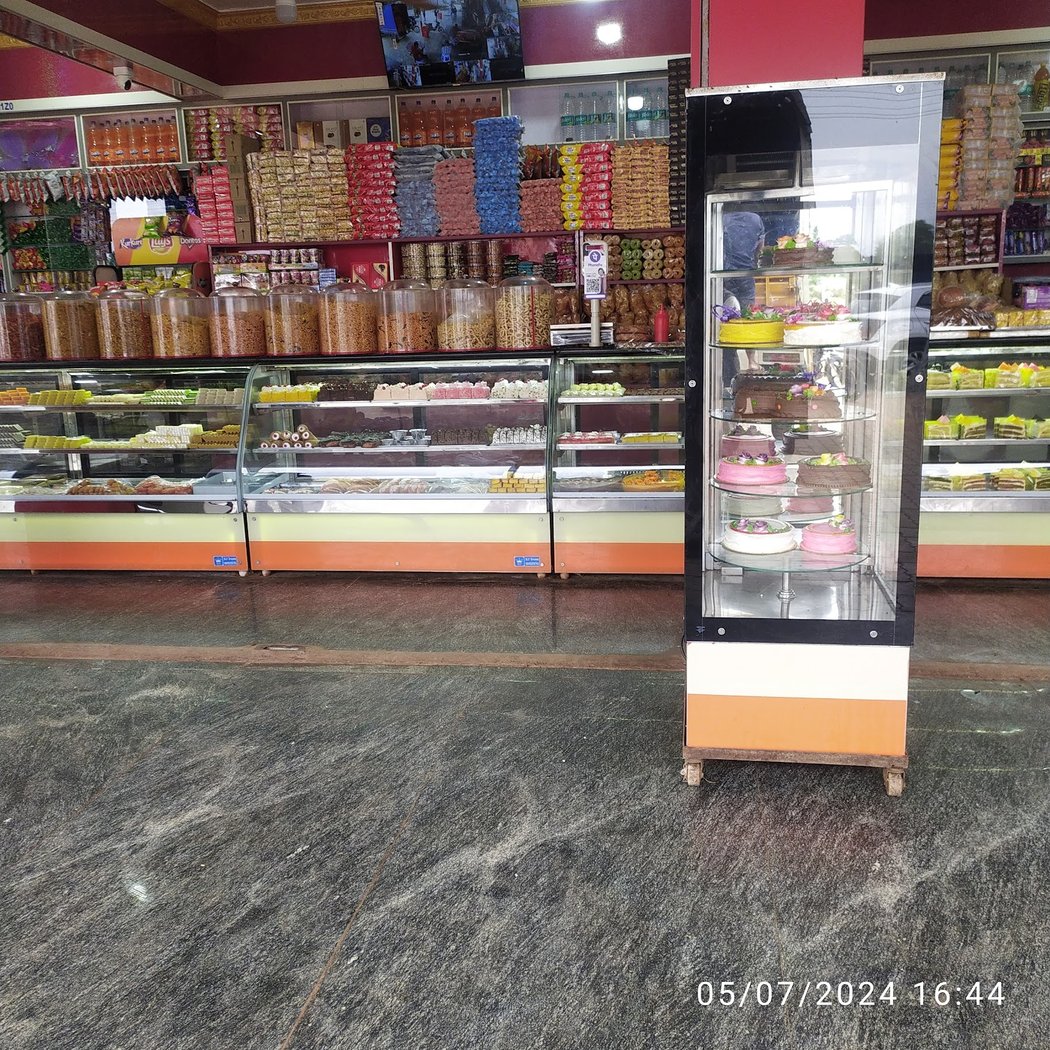 MAYURA BAKERY AND SWEETS 3