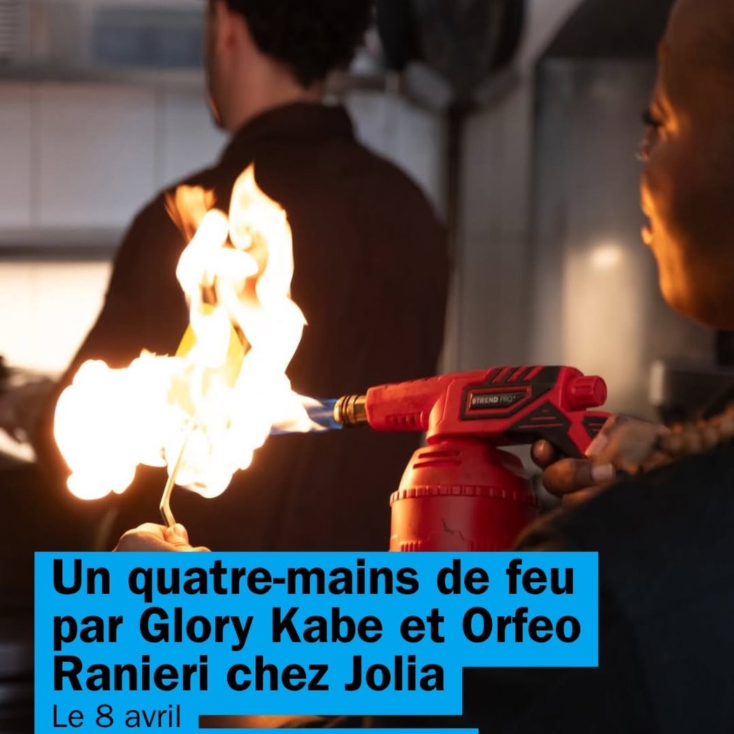 quatre-mains de feu par Glory Kabe et Orfeo Ranieri 1