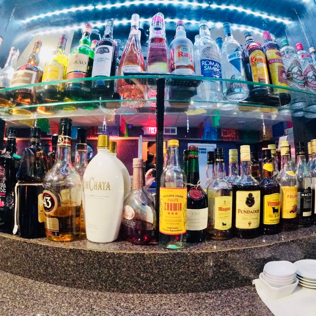 El Pool Sports Bar 2