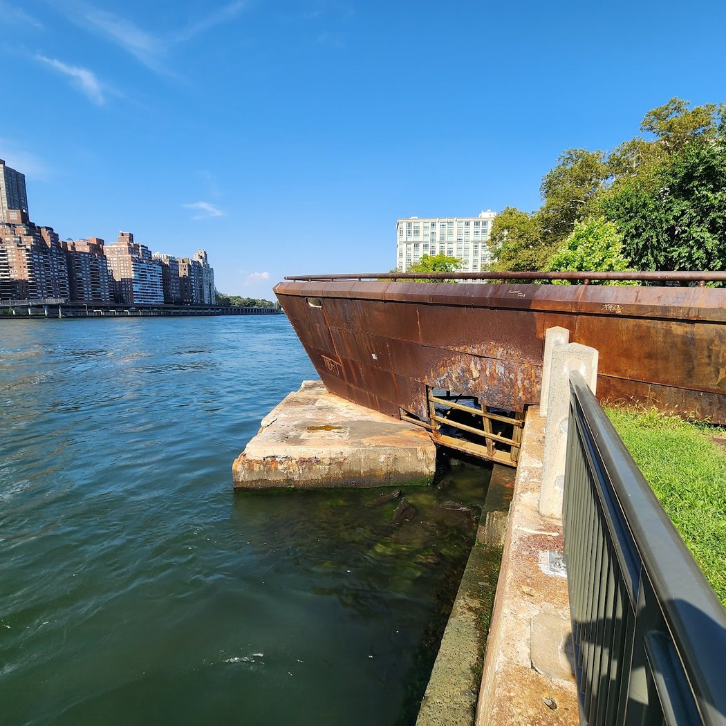 Roosevelt Island Ship Pier 1