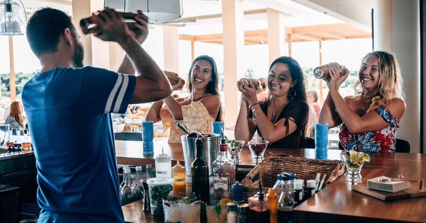 Mix It Up! Mixology Class 3