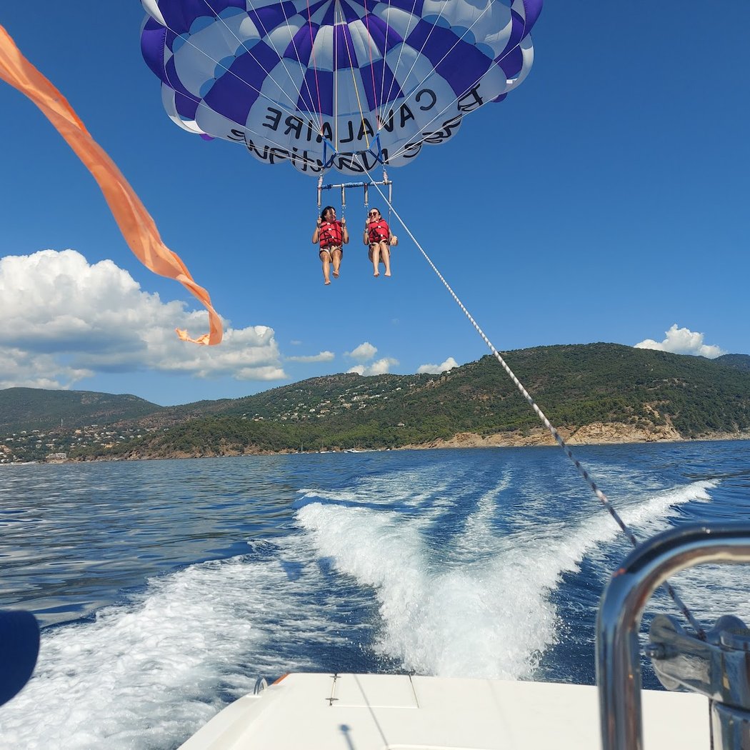 La Base Nautique de Cavalaire - Bouée tractée & Parachute ascensionnel 2