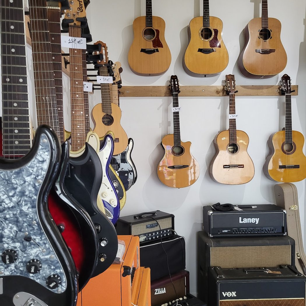 The Tiny Guitar Shop 3