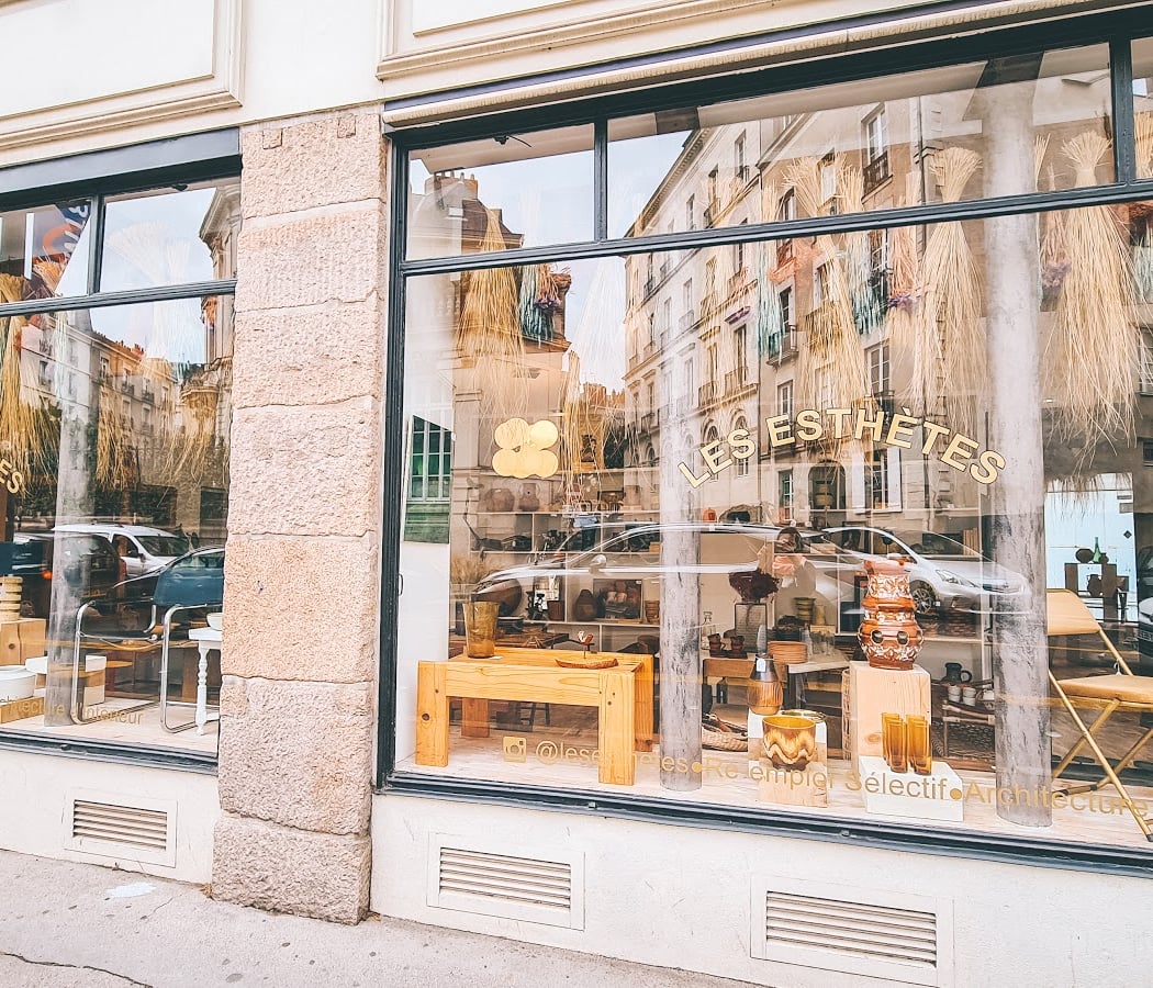 Les Esthètes - Boutique de mobilier et décoration de seconde-main sélective + Service de vide-maison / débarras 2