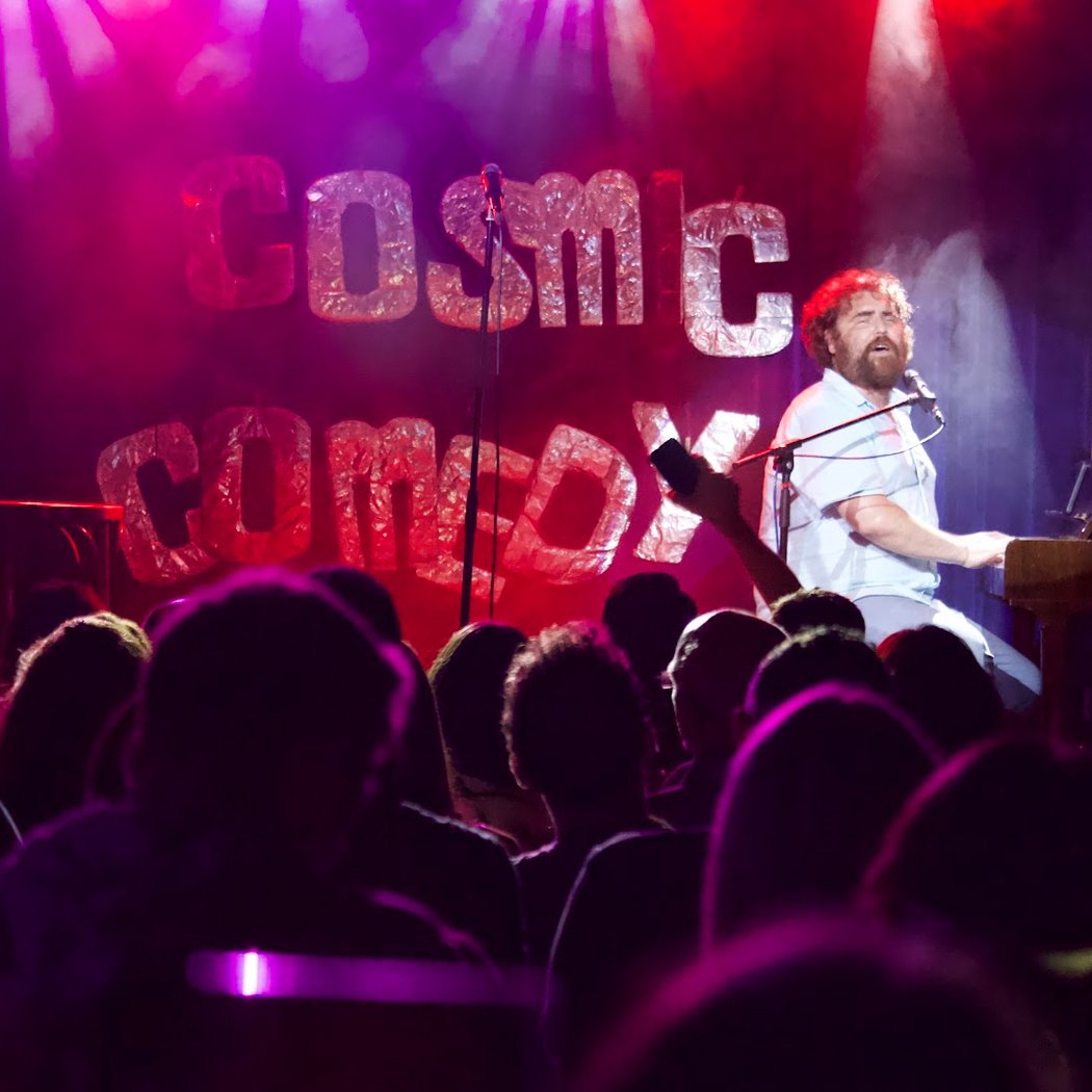 Laughs, Pizza & Shots – English Comedy Night
