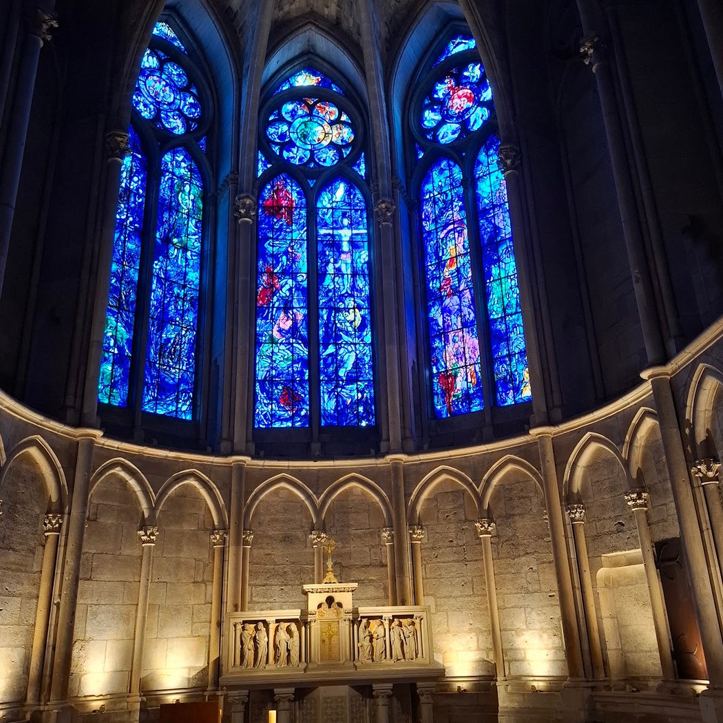 Self guided tours of the Reims Cathedral by Tourific 1
