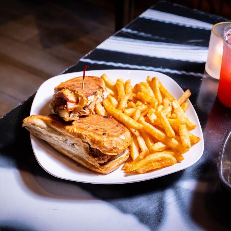 The MUSE Bourbon Bar & Grill 2