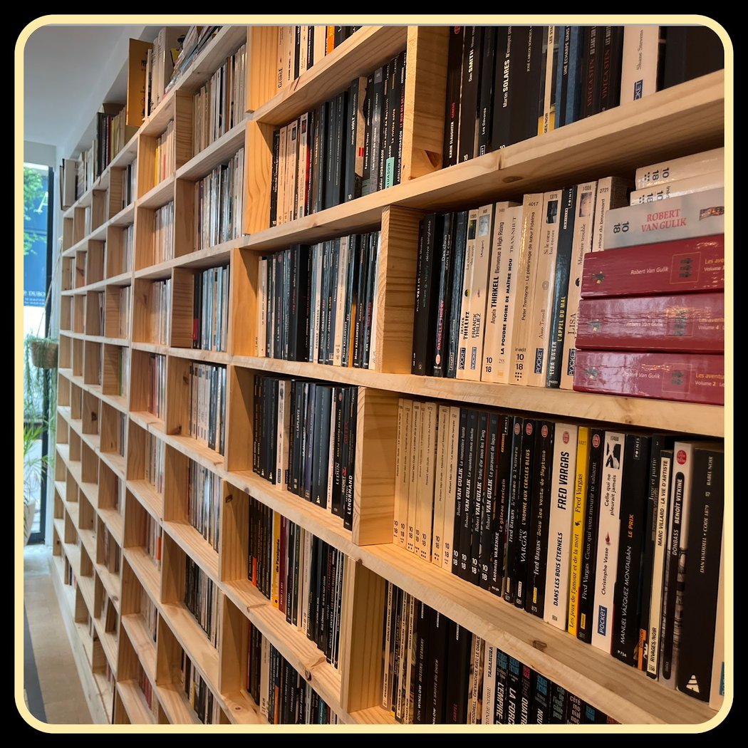 Librairie d’occasion Antigone 3