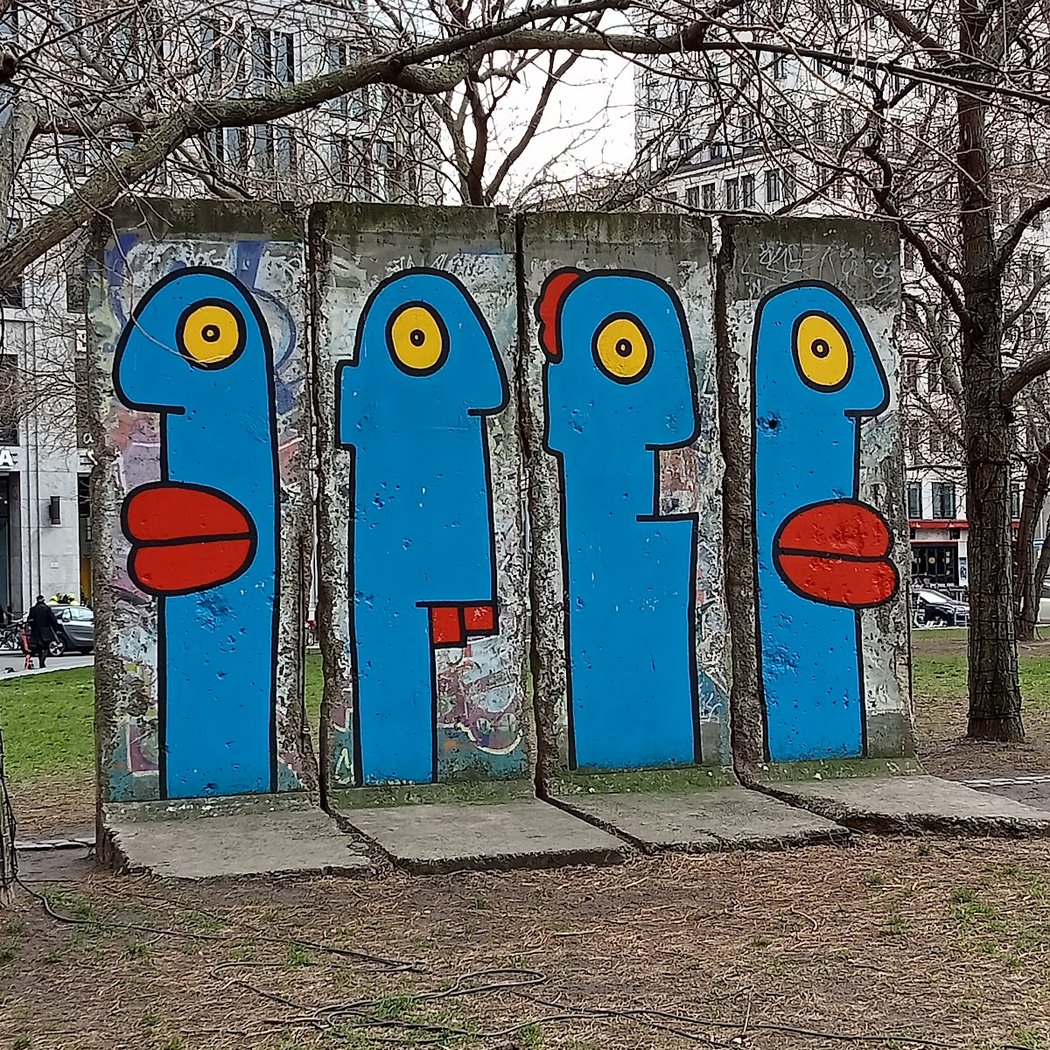 Mural Berliner Bauer (2. artwork Thierry Noir) 2