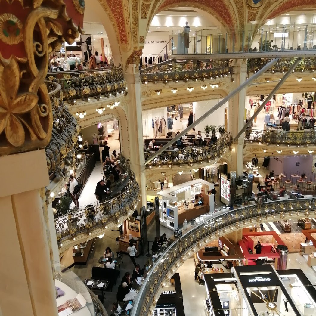 La patinoire éphémère en Rooftop des Galeries Lafayette 3