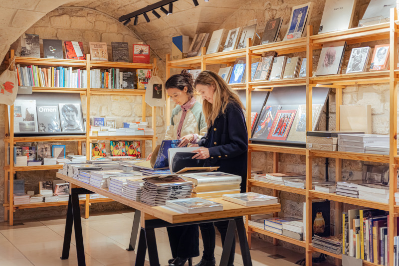 Signatures à la librairie de la MEP 1