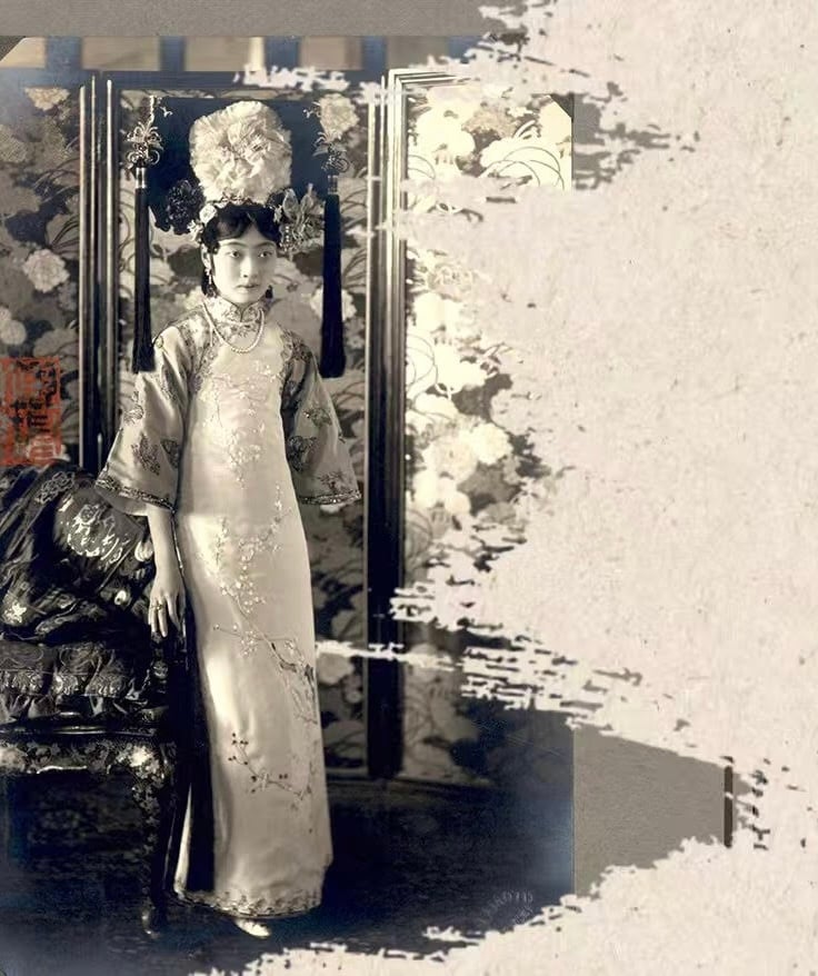 Gazing East, Gazing West: The Last Empress in Qipao 1