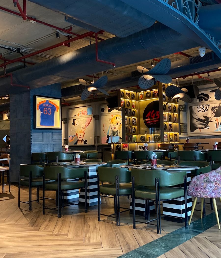 145 Cafe & Bar 3