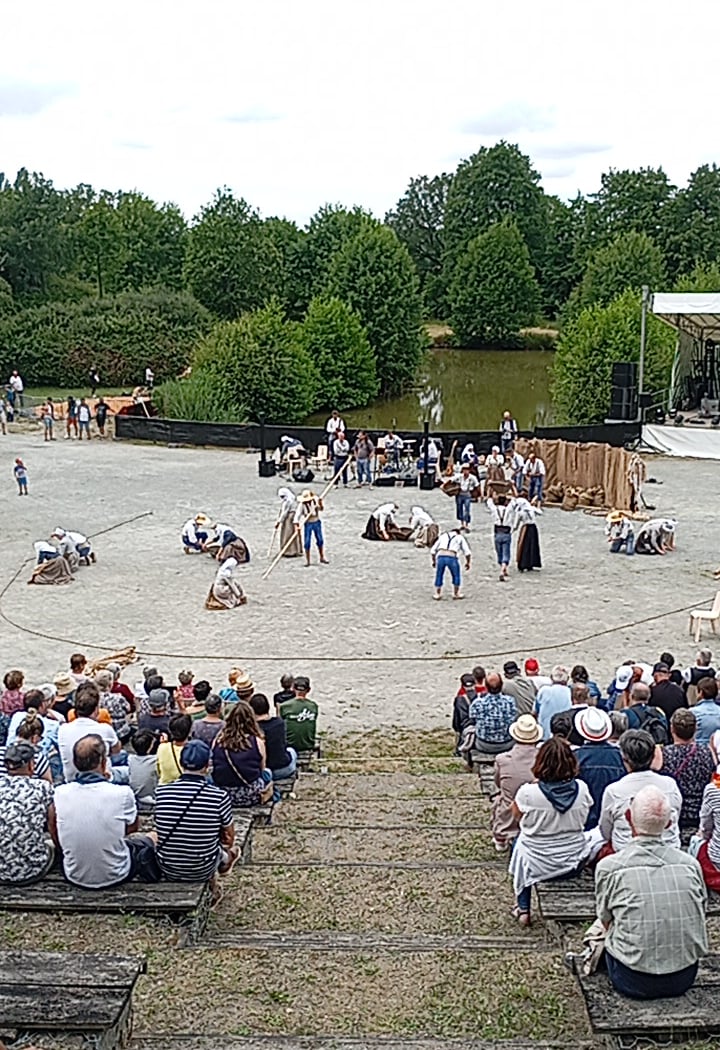 Théâtre "Sacré Fontaine" 1