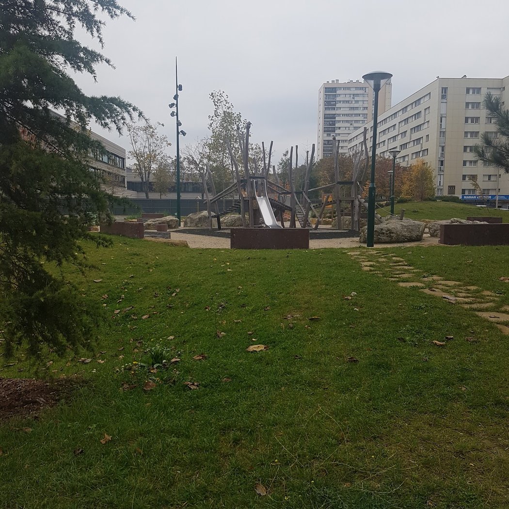 Square Ali Zebboudj 2