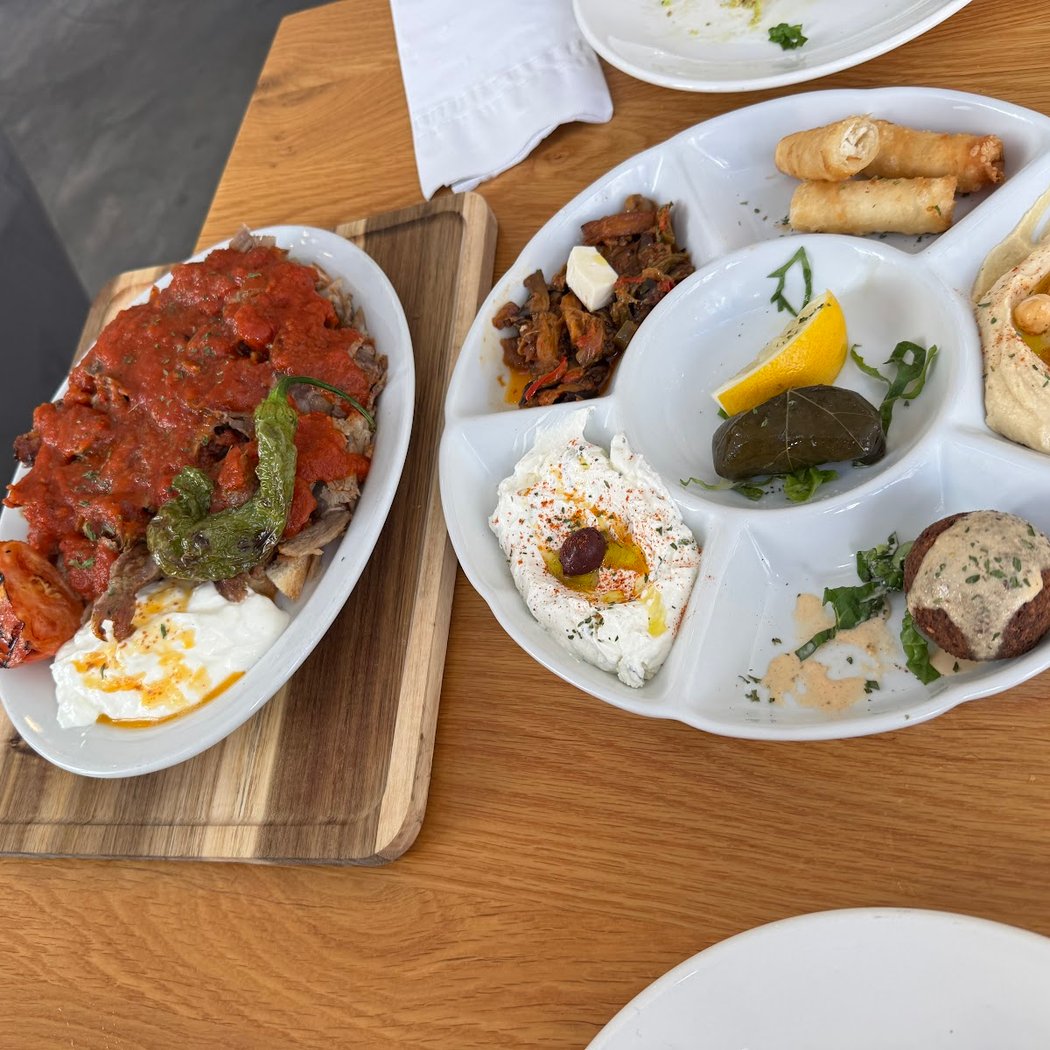 Zevi Cafe & Bistro 3