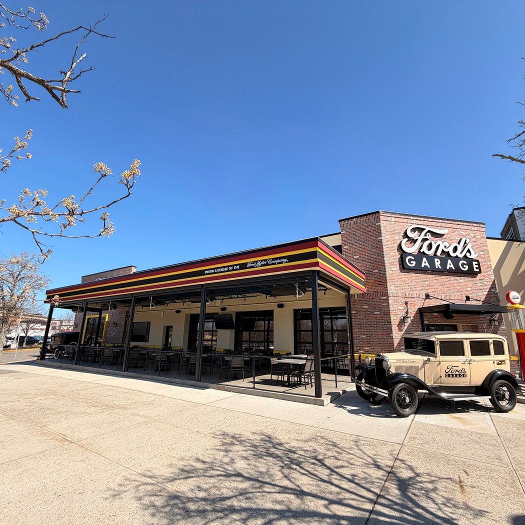 Ford's Garage Smith Haven 2