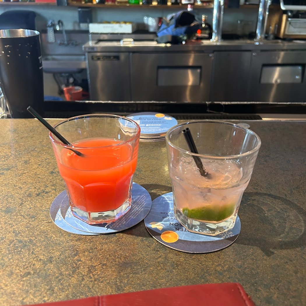 Laurel Lounge 3