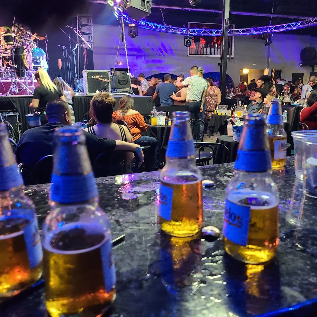 Los Arcos Night Club & Restaurant 2