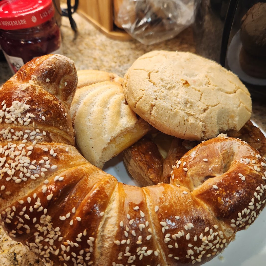 La Cascada Bakery 1