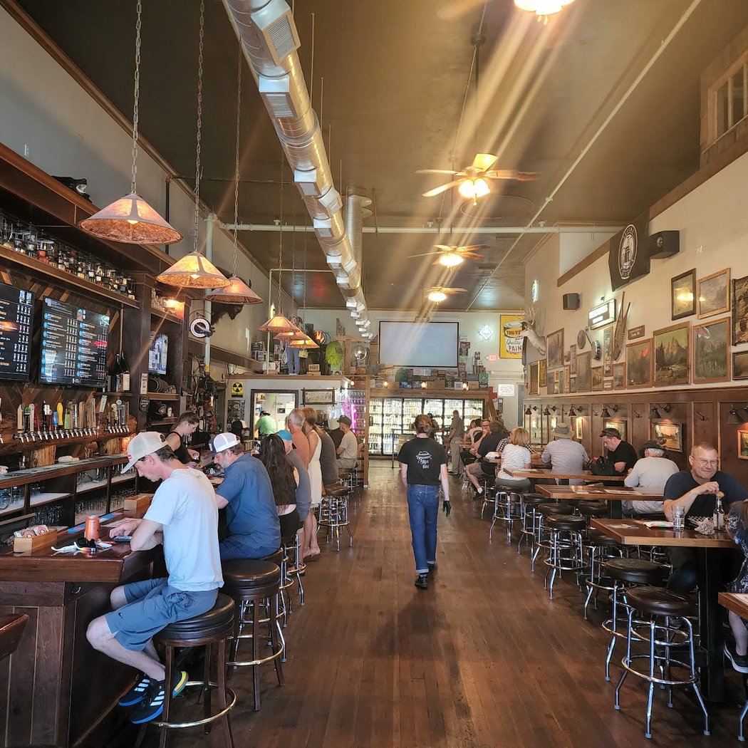 Peaks & Pints Tacoma Craft Beer Bar, Bottle Shop & Restaurant 2