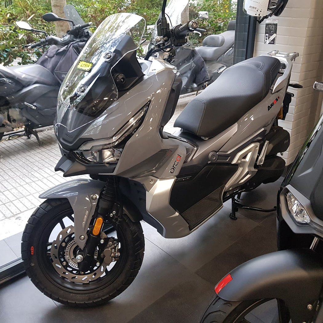Scooters 2000 1
