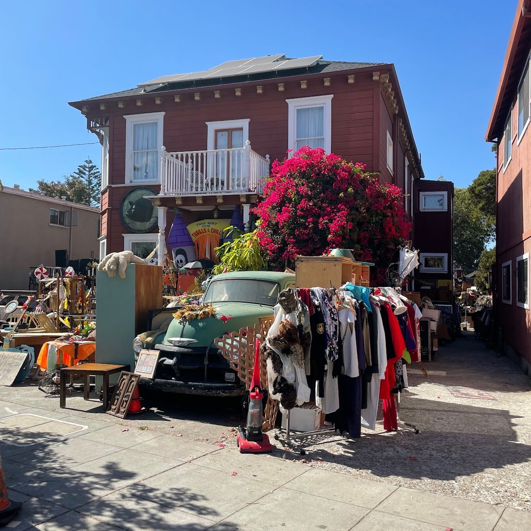The Antique Center 3
