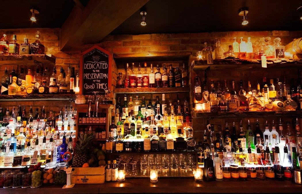 Smokin' Aces - Cocktail Bar & Whiskey Lounge 2