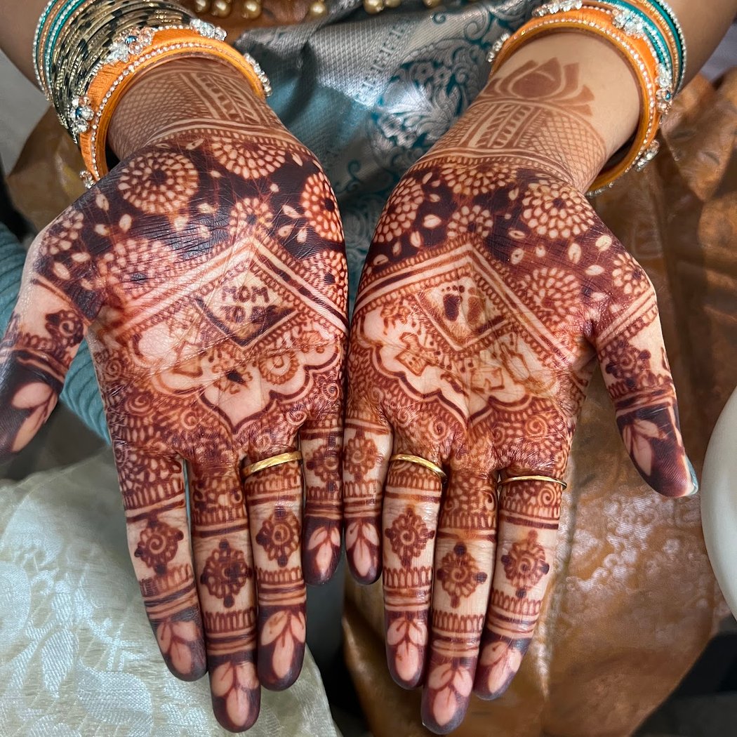 Shilpakala Artworld - Henna, Face Paint, Balloon Twisting, Cloth Alterations 3