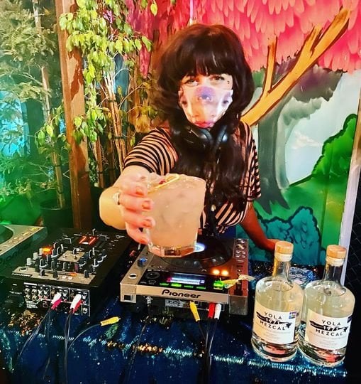DJ Siobhan Alovalot 1