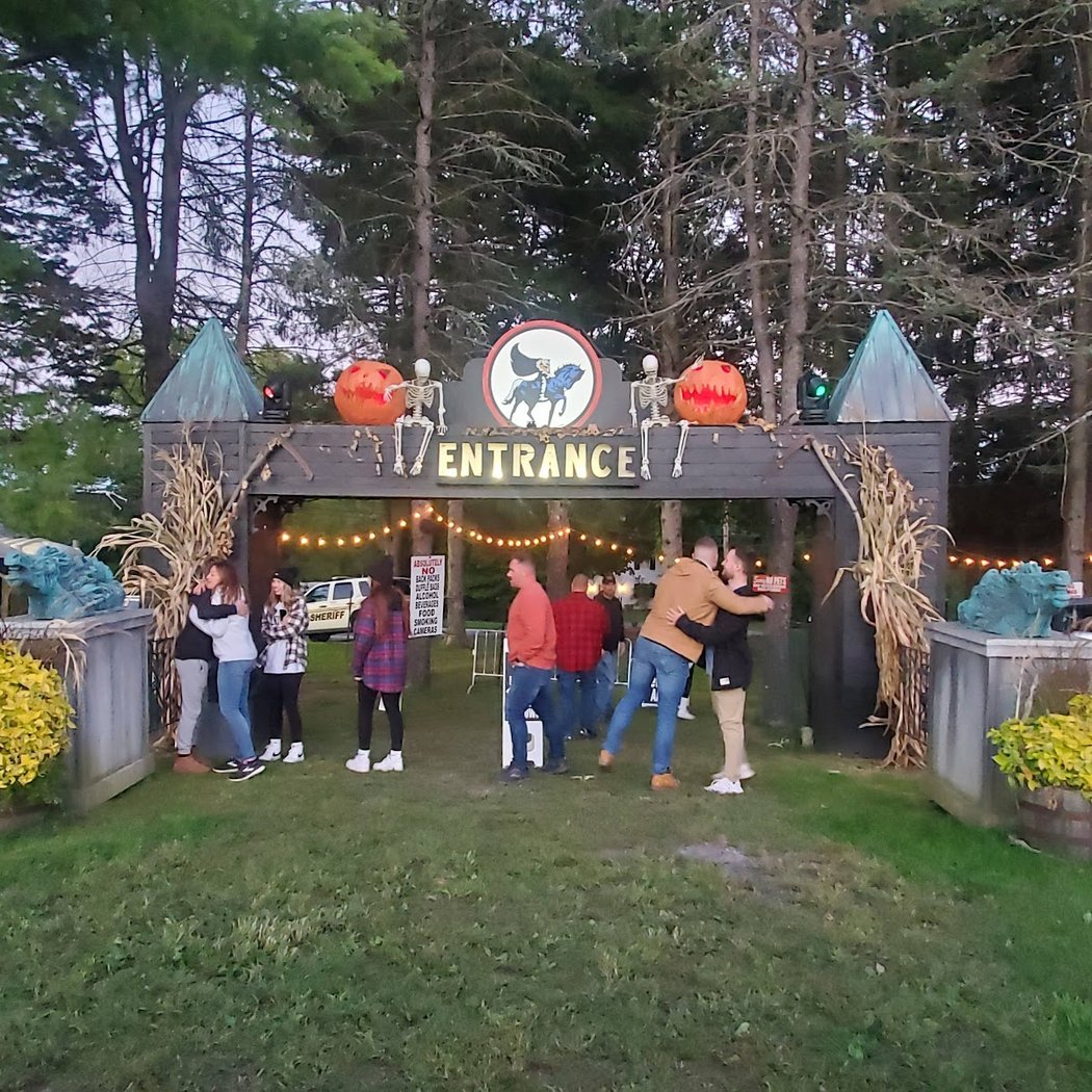 Headless Horseman Hayrides and Haunted Attractions 3