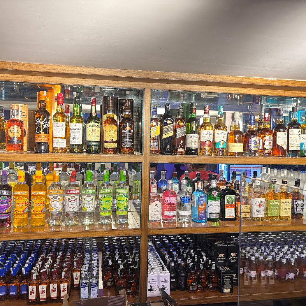 Pegs N Bottles - The Standing bar 3