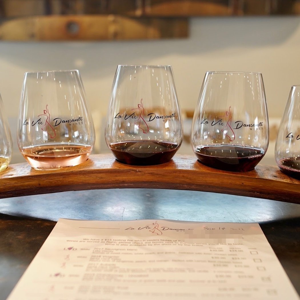 Serenade Vertical Pouring 1