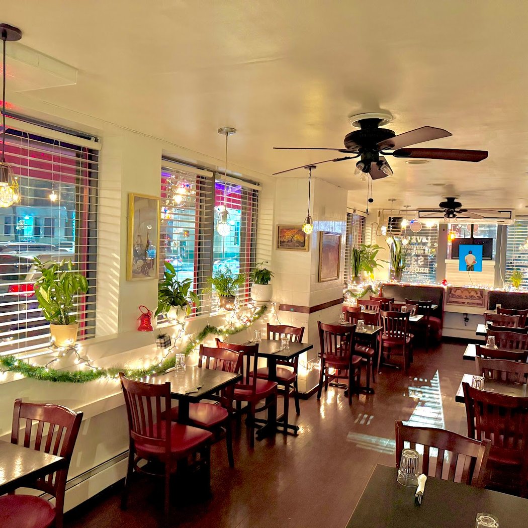 The Corner Lounge Restaurant 3