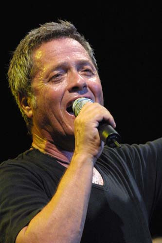 Shlomo Artzi – Opening the Summer @ HaTarbut 2