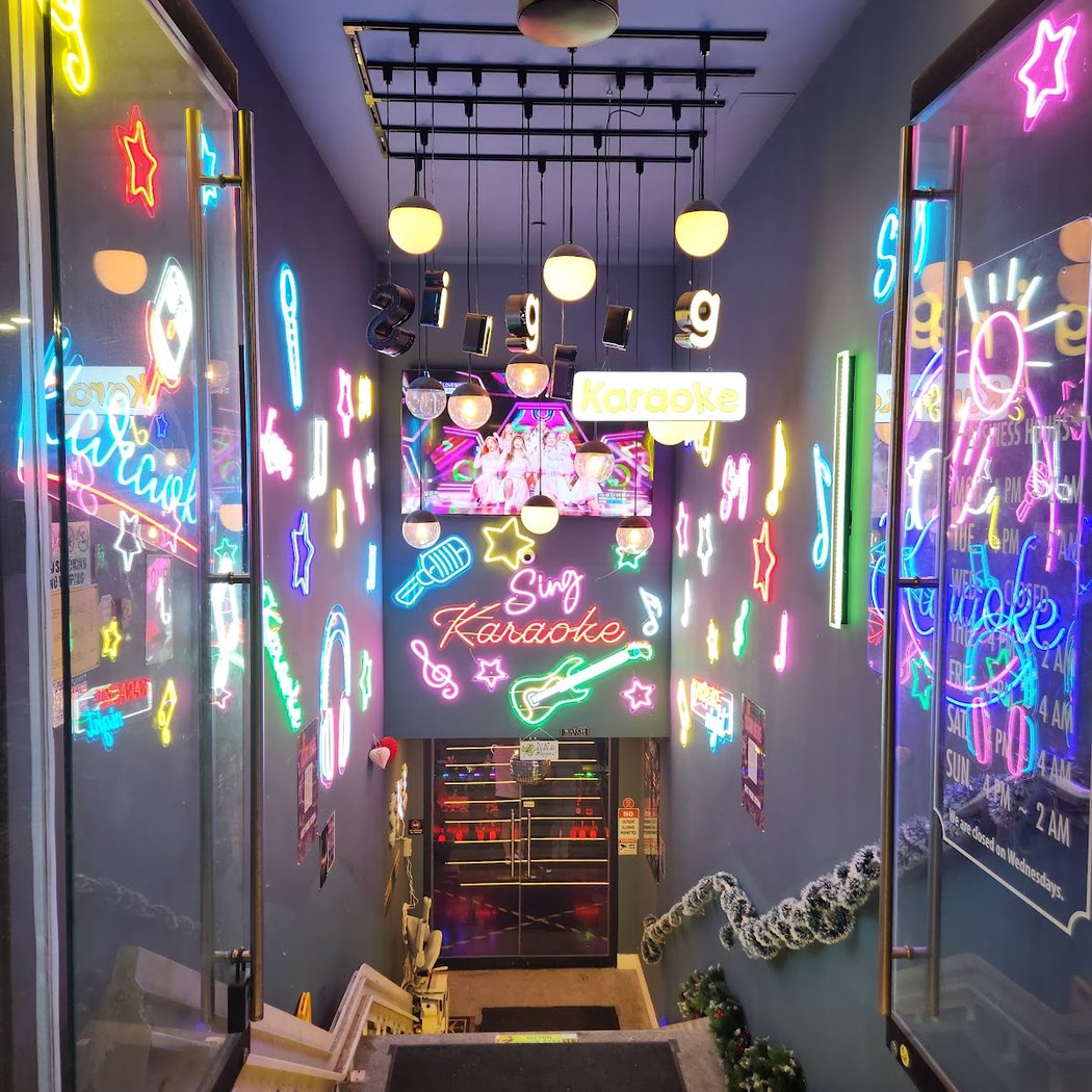 Singing Karaoke Club 2