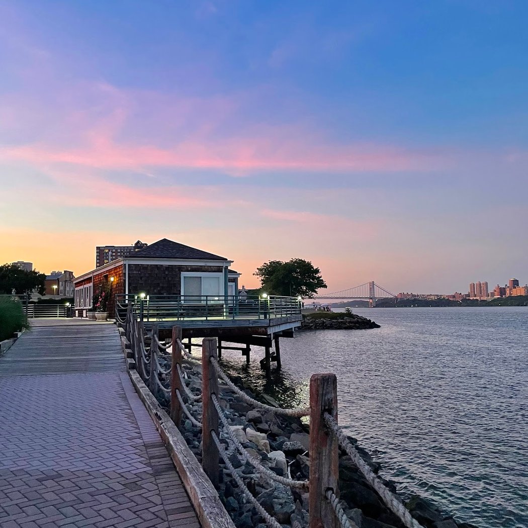 Hudson River Waterfront Walkway 1