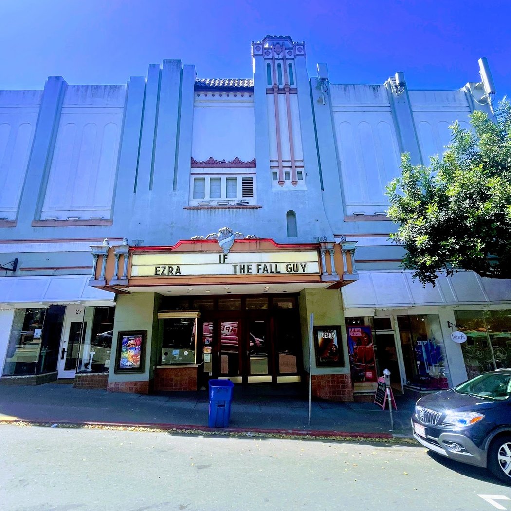 Cinemark CinéArts Sequoia 1