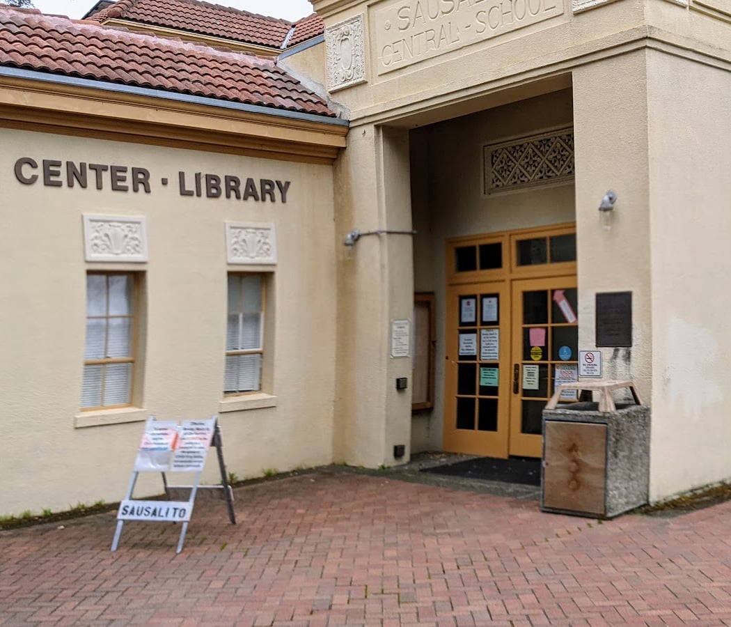 Kids Summer Reading Event: Dinosaur Puppet and Magic Show 3