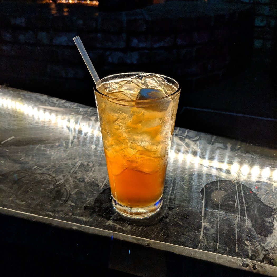 The Avenue Bar 4