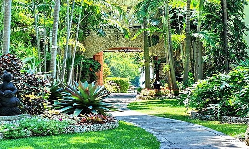 Trolls in the Garden 3