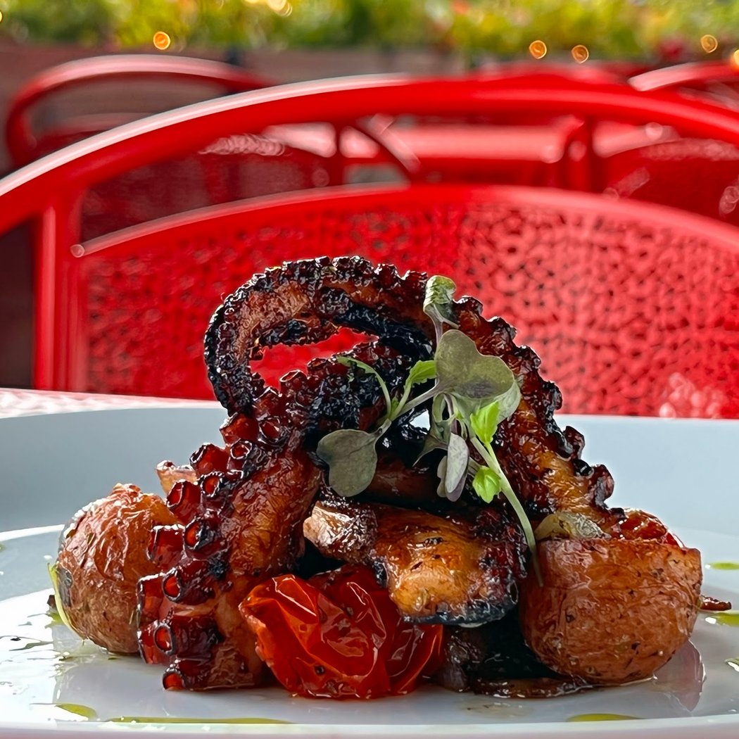 Lokum Mediterranean Restaurant and Bar 3