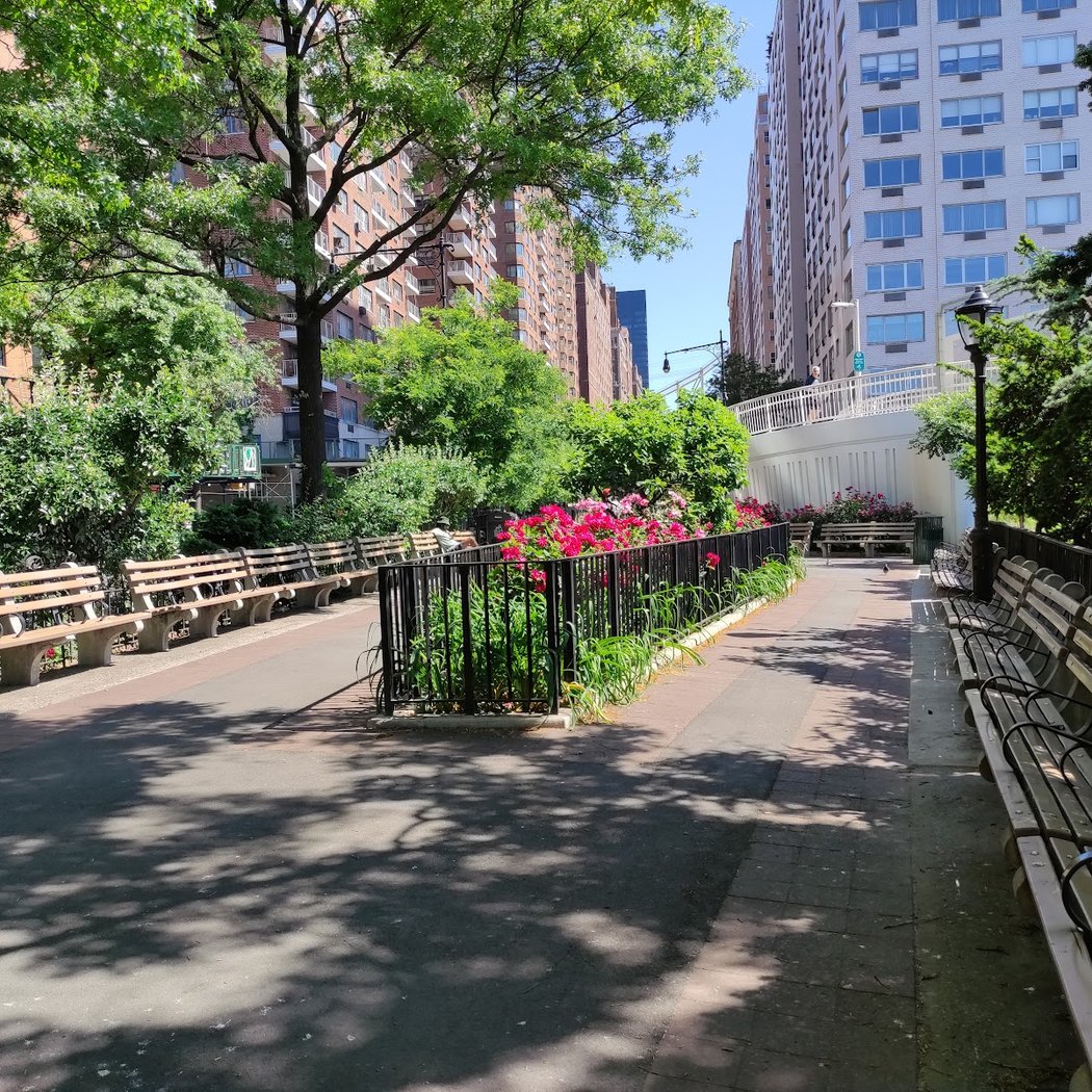Sutton Place Park South 4