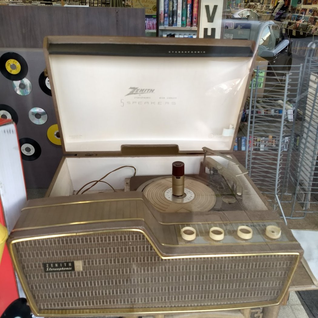 Vinyl Solution Records 3