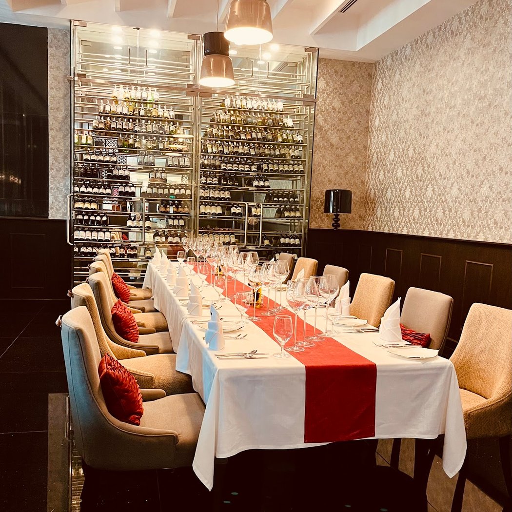Alloro - Fine Dining Italian Restaurant 1
