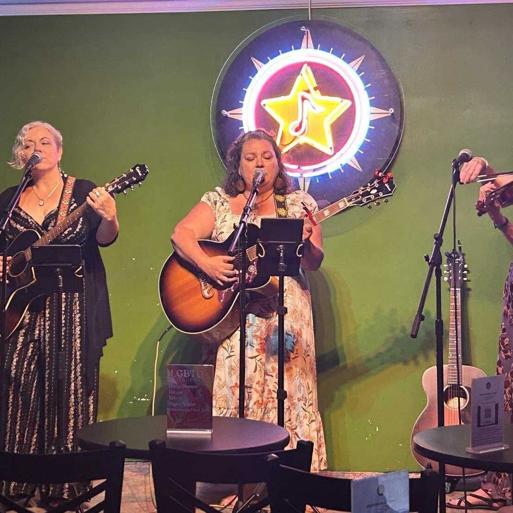 Happy Hour: The Wildflowers 1