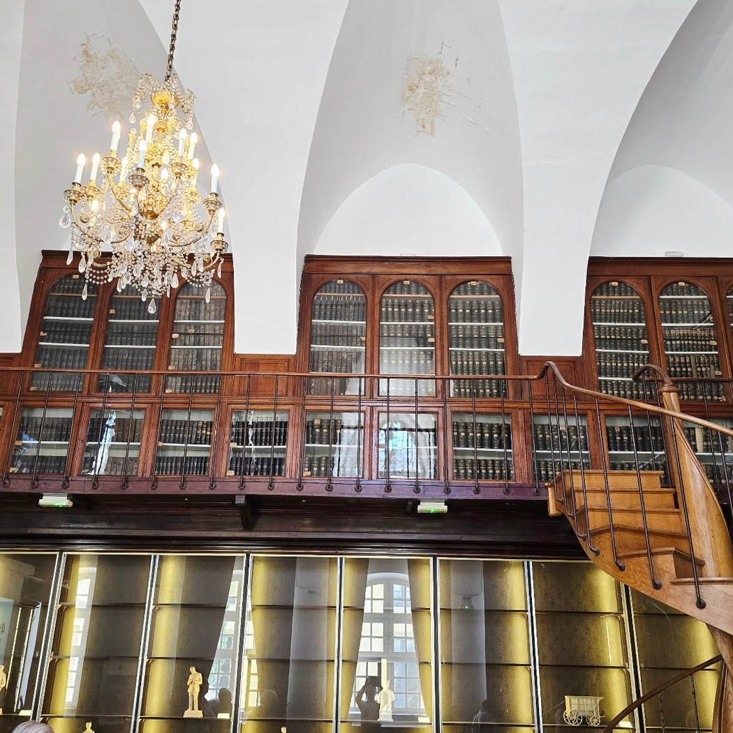 Bibliothèque centrale du service de santé des Armées 1