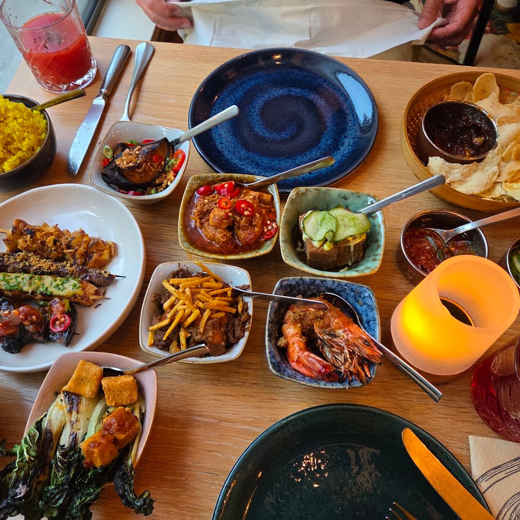 Mama Makan Restaurant & Bar